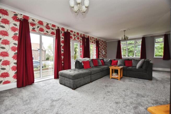 4 bed Detached for sale Image 8