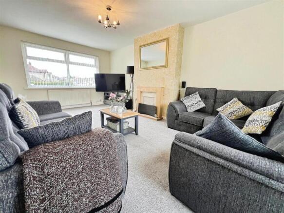5 bed Semi-Detached for sale Image 9