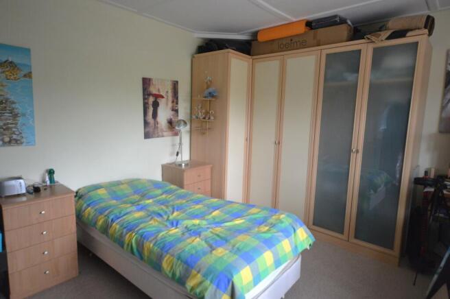 BEDROOM 2.JPG