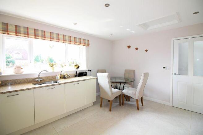 Kitchen / Dini...