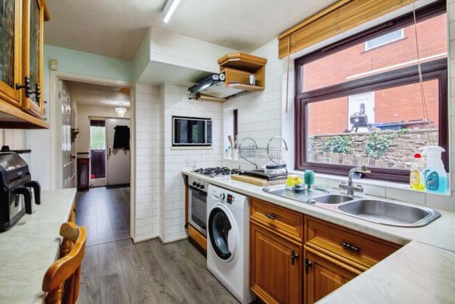 3 bed Semi-Detached for sale Image 4