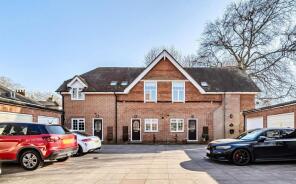 2, Edinburgh Gardens, Windsor SL4 2AN