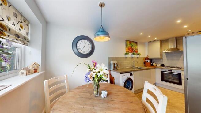 3 bed Town House for sale Image 5
