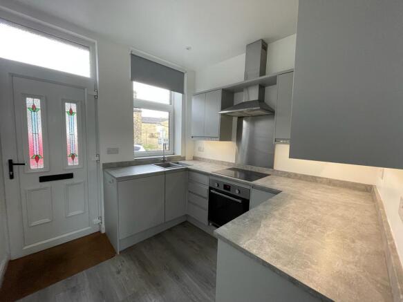 2 bed Terraced to rent Image 6