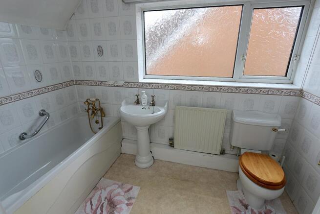 Bathroom 03.JPG