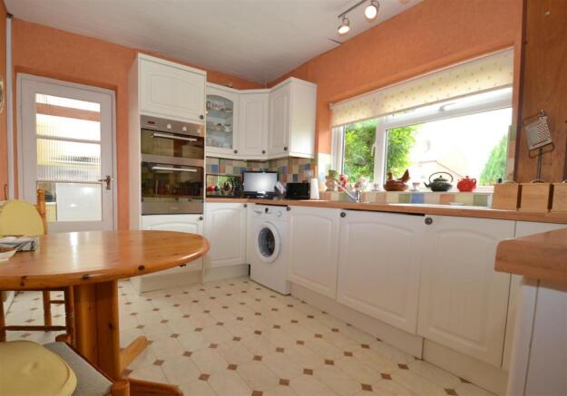 kitchen2.jpg