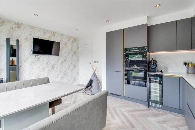 3 bed Town House for sale Image 4