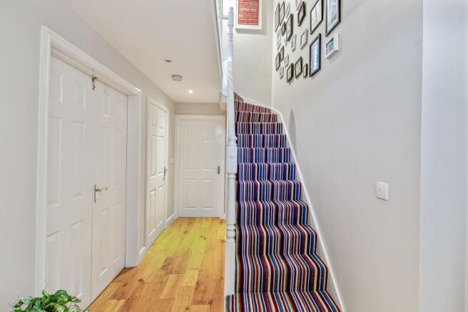 5 bed Detached for sale Image 11