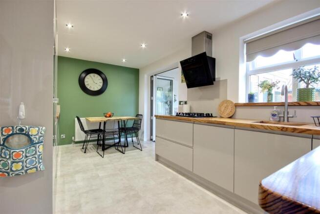 3 bed Detached for sale Image 8