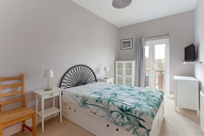 81914_Flat 3 4 Boutflower Road (14)_low.jpg