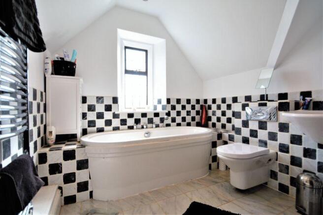 Family bathroom 