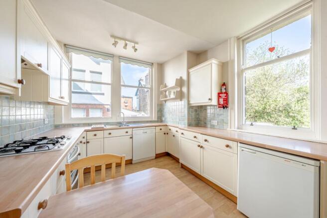 2 bed Flat for sale Image 6