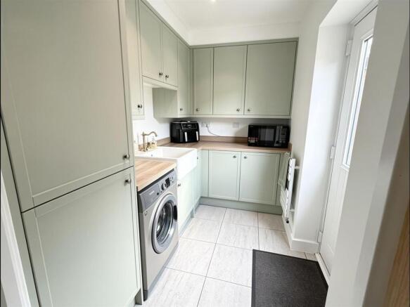 4 bed Detached for sale Image 5