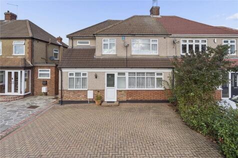 St. Marys Lane, Upminster, RM14
