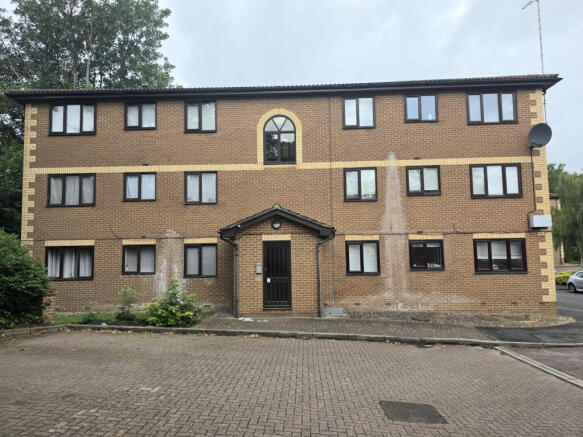 1 Bed Flat to Rent Winston Close, Greenhithe DA9