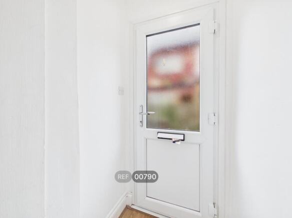 2 bed Terraced to rent Image 5