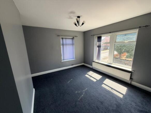 4 bed Semi-Detached to rent Image 7