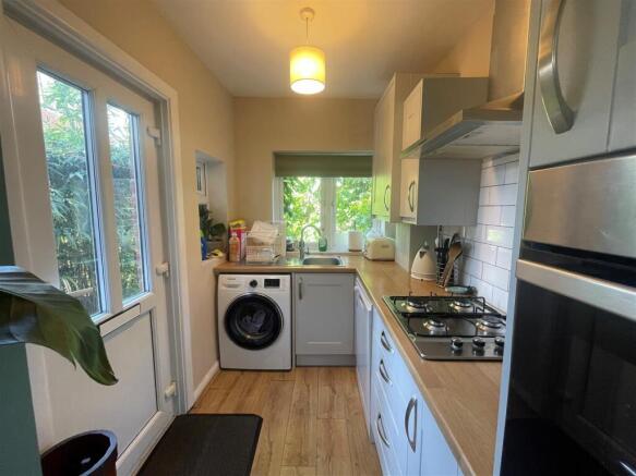 3 bed Terraced to rent Image 4