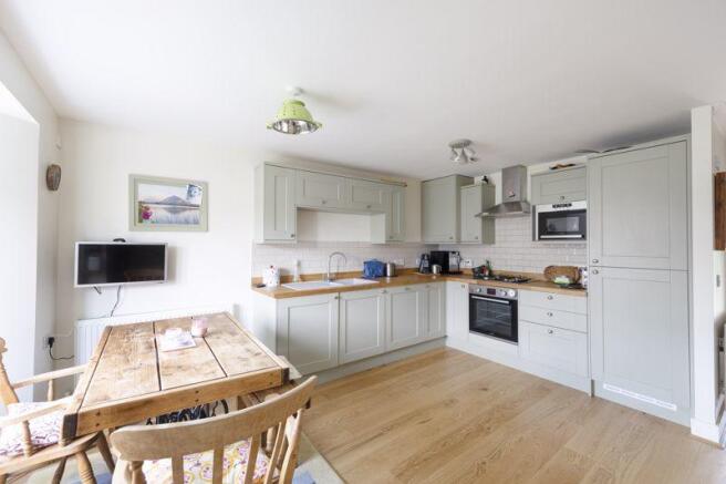 Kitchen / Dini...