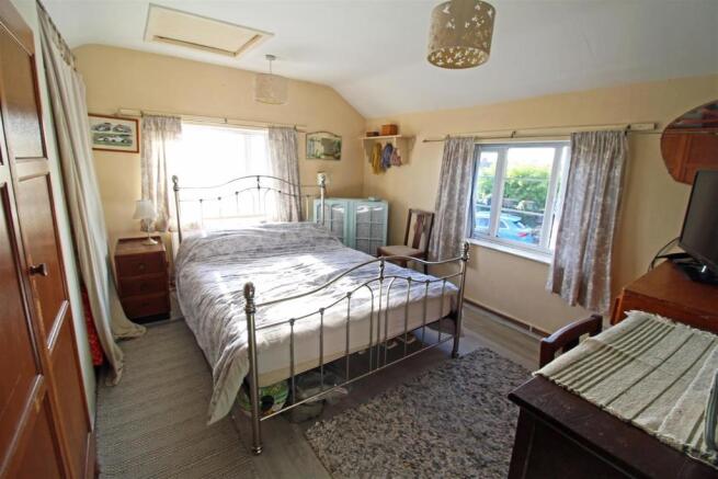 BEDROOM 1.jpg