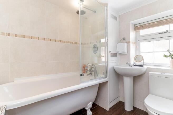 3 bed House for sale Image 9