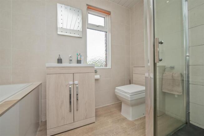 Bathroom / WC: