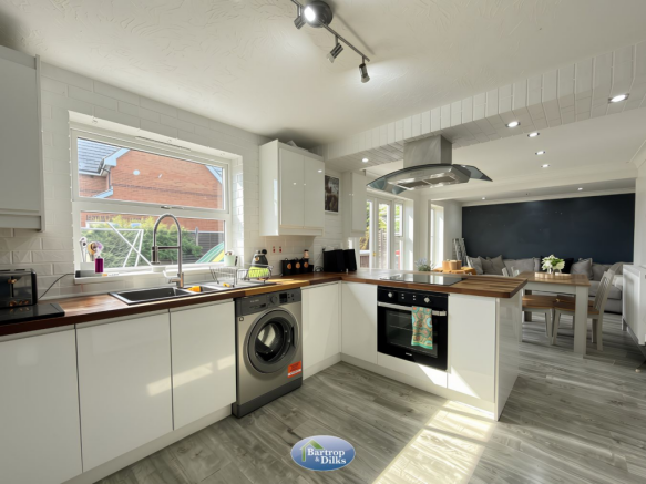 4 bed Detached for sale Image 10