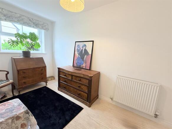 4 bed Town House for sale Image 5