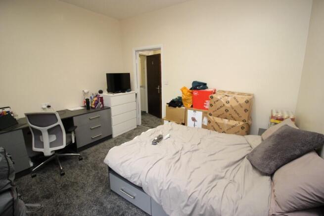 8 bed Terraced to rent Image 6