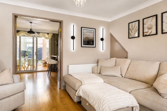 4 bed Semi-Detached for sale Image 6