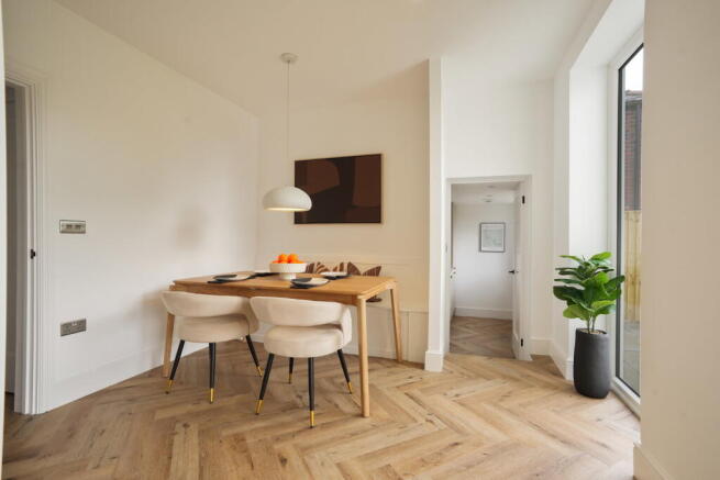 4 bed Semi-Detached for sale Image 11