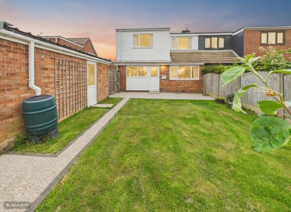 4 bed Semi-Detached Bungalow for sale Image 4