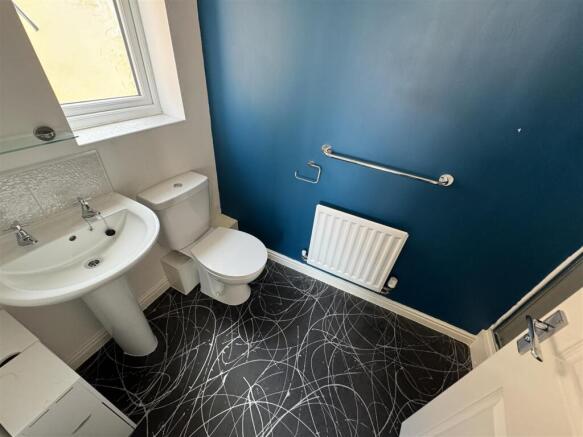 4 bed Detached to rent Image 11