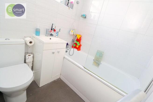 4 bed Semi-Detached for sale Image 11