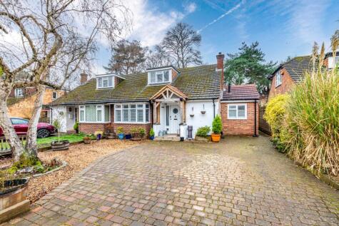 Blackdown Close, Pyrford, Surrey, GU22