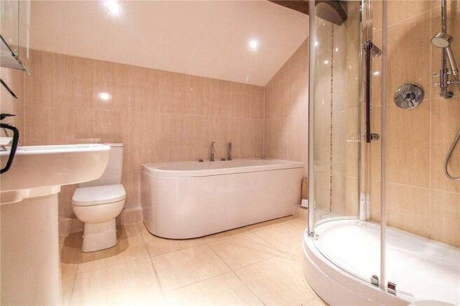 5 bed Detached for sale Image 12