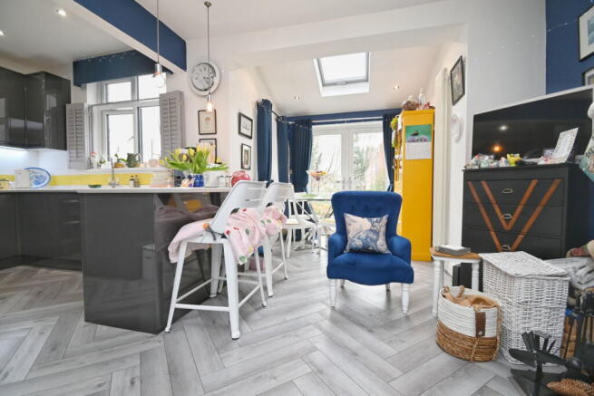 3 bed Semi-Detached for sale Image 10