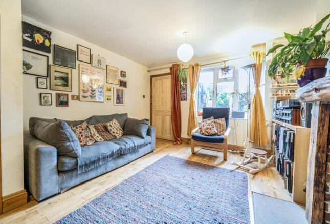 1371215-11-68f8f9...