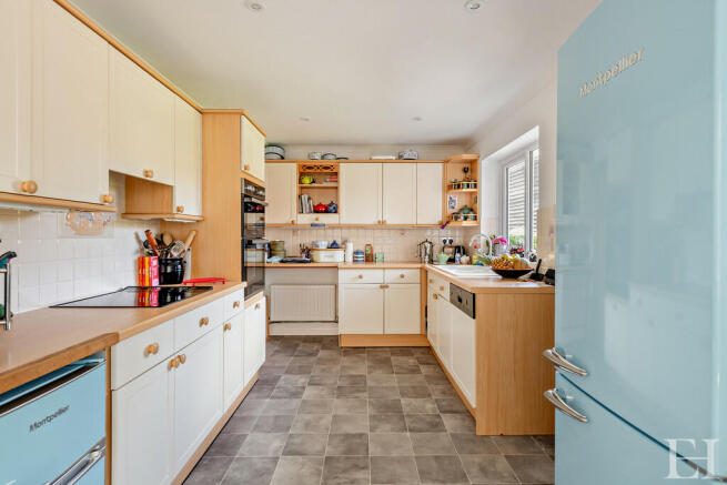 8609248-interiorW...