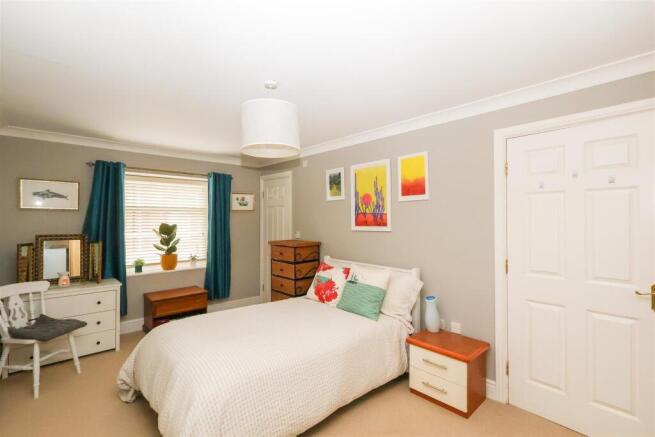 2 bed Apartment for sale Image 9
