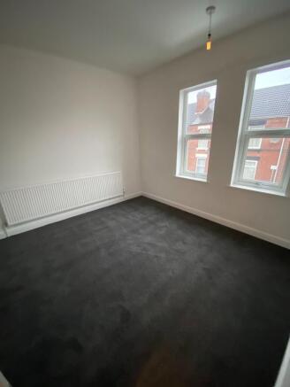 2 bed Terraced to rent Image 5