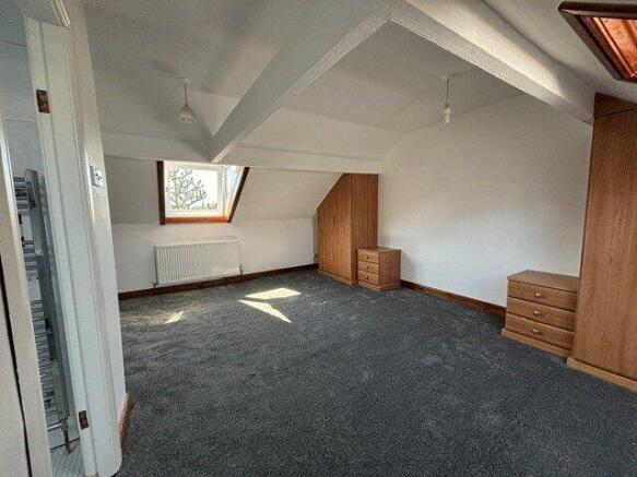 4 bed Semi-Detached to rent Image 9
