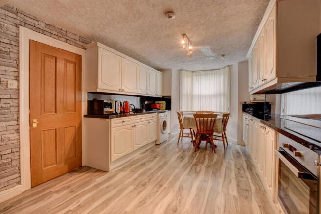 3 bed Town House for sale Image 4