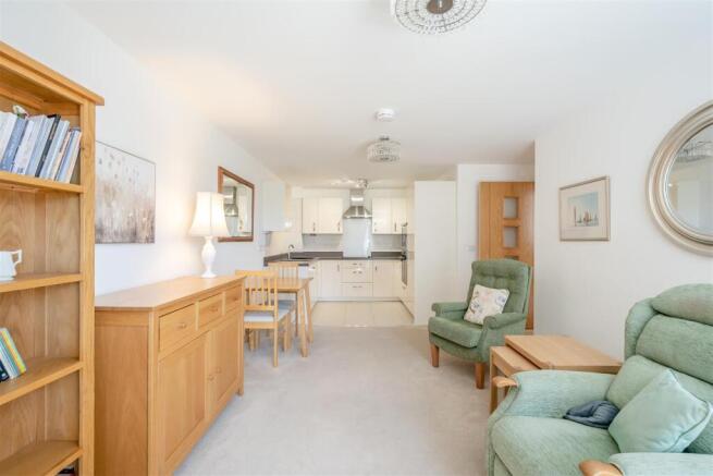 8690570-interior14.jpg