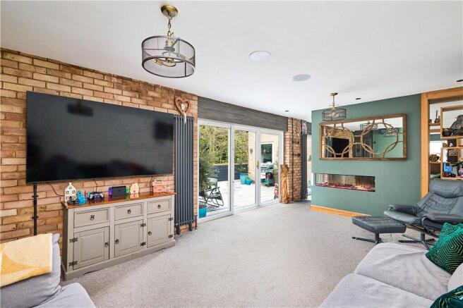 4 bed Bungalow for sale Image 7
