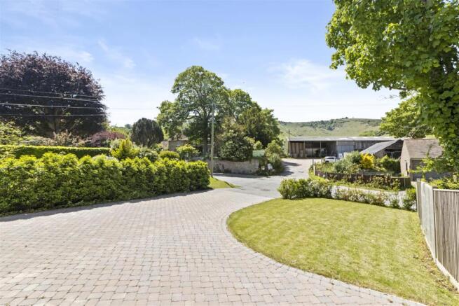 Front Garden & Driveway
