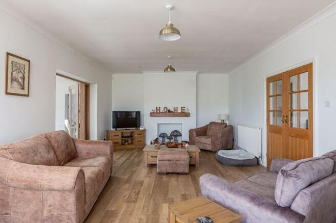 5 bed Detached for sale Image 6