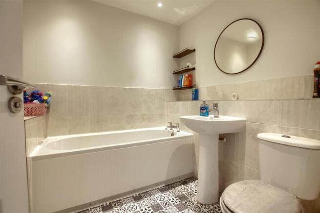 4 bed Detached for sale Image 12