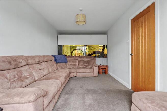 4 bed Detached for sale Image 5