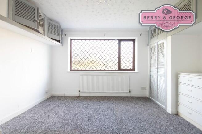 MAIN BEDROOM